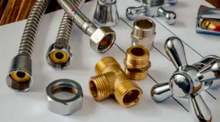 antalya-su-tesisatci , sıhhi-tesisat Sıhhi tesisat malzemeleri ve musluk parçaları görseli.